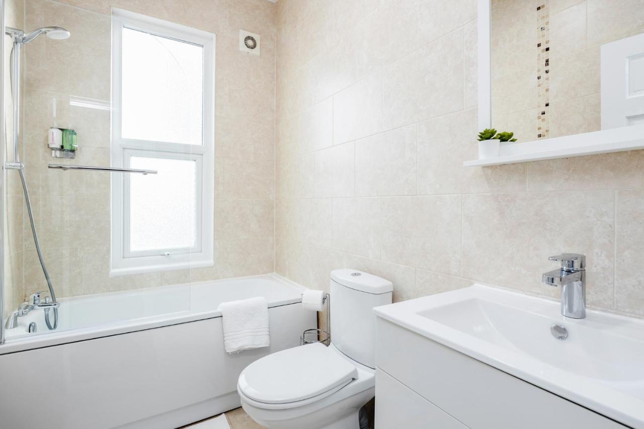 Business & Leisure 2 Bedroom & Parking By Damask Homes Ilford Exterior photo
